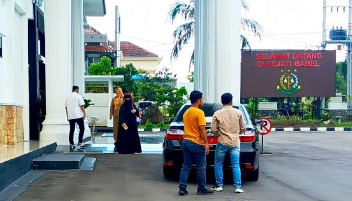 Berkas P21, Tersangka Wagub Hellyana Datangi Gedung Kejati
