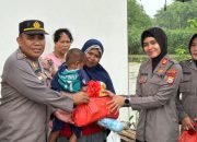 Gerak Cepat Polres Maros Salurkan Bantuan Dan Trauma Healing Warga Terdampak Puting Beliung Di Lau