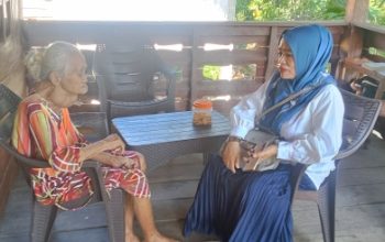 Ketua TP PKK Maradekaya Hj. Syamsiar Beri Bantuan Sembako untuk Dua Lansia Sakit di Lingkungan Bone-Bone 1,Maradekaya