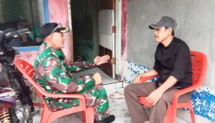 Babinsa Koramil 2307/Ciwandan Dorong Gotong Royong Lewat Komsos di Dua Kelurahan