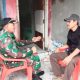 Babinsa Koramil 2307/Ciwandan Dorong Gotong Royong Lewat Komsos di Dua Kelurahan