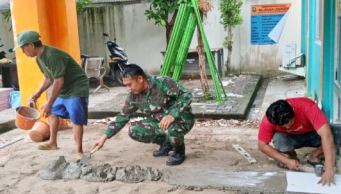 Koramil 2303/Pulomerak Gelar Karya Bakti Bersama Warga di Dua Kelurahan