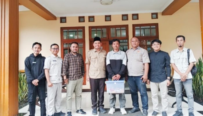 Presiden Prabowo Bantu Biaya Wisuda Mahasiswa Penjual Risol yang Viral di Universitas Garut