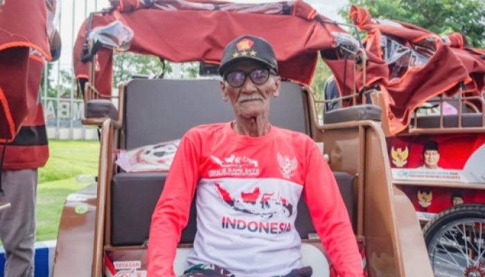 Ringankan Nafas Para Tukang Becak Lansia, Prabowo Salurkan Bantuan Becak Listrik di Jombang