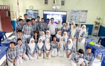 Suasana Belajar Berubah, Smartboard dari Pemerintah Bikin Kelas Lebih Hidup