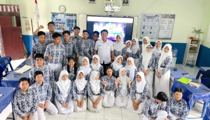 Suasana Belajar Berubah, Smartboard dari Pemerintah Bikin Kelas Lebih Hidup