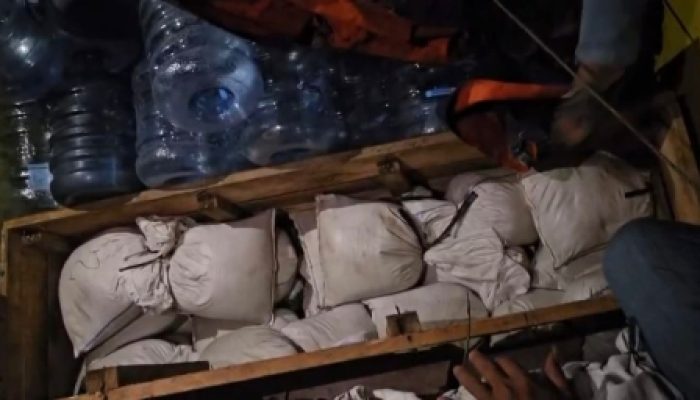 Polisi Gagalkan Pengiriman 2,4 Ton Timah Ilegal ke Jakarta di Pelabuhan Tanjungpandan