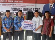 Achmad Daeng Se’re Serahkan Bantuan Kursi dan Sound System untuk Masyarakat Kecamatan Sanrobone