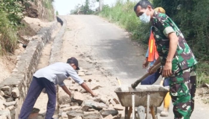 Koramil 2307/Ciwandan Gelar Karbak Bersama Warga: Bangun Drainase dan Rumah Warga di Dua Kelurahan