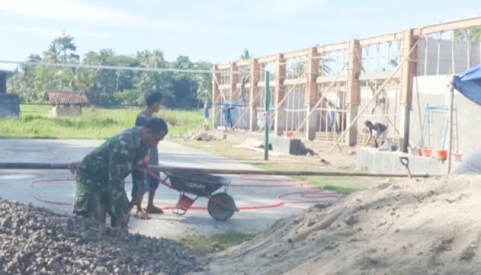 Koramil 2305/Cinangka Gencarkan Karya Bakti untuk Antisipasi Musim Hujan dan Bantu Pembangunan Rumah Warga