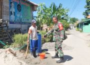 Babinsa Koramil 2304/Anyar Gelar Karbak, Bantu Pembangunan Fasilitas Umum dan Rumah Warga