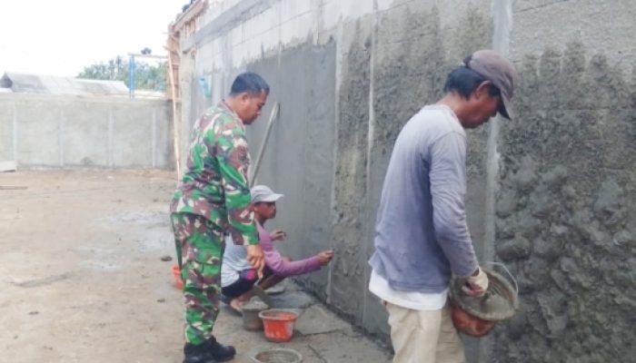 Babinsa Koramil 2305/Cinangka Perkuat Kepedulian Sosial Lewat Karbak di Dua Desa