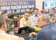 Mensesneg Tinjau Posko Logistik di Lanud Halim untuk Percepatan Bantuan Bencana Sumatra