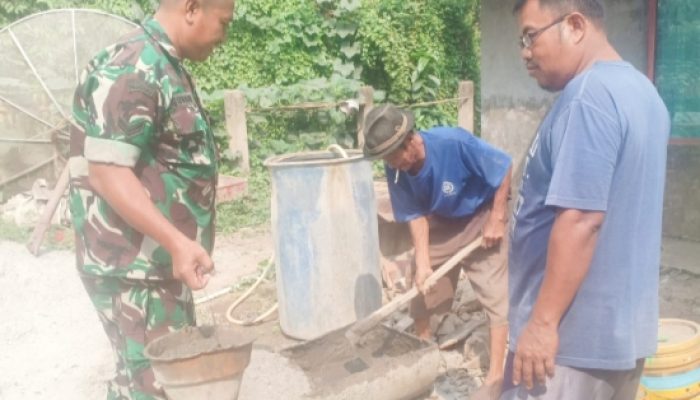Koramil 2307/Ciwandan Gelar Kegiatan Karbak, Babinsa Turun Langsung Bantu Pembangunan Rumah Warga