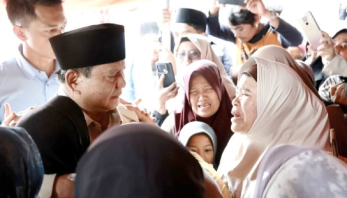 Tinjau Posko Pengungsian di Takengon, Prabowo Pastikan Warga Tidak Sendiri