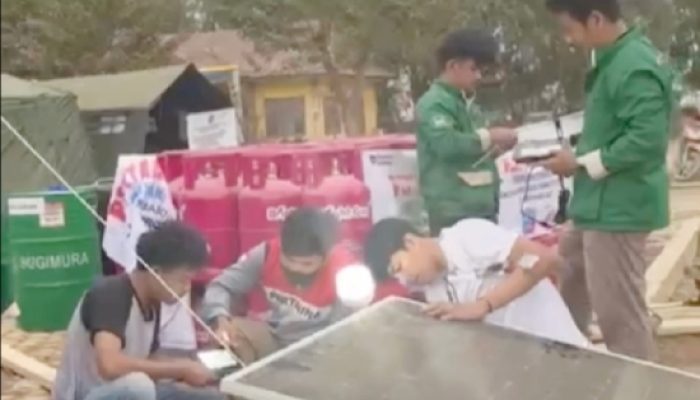 Pertamina Pasang Pembangkit Listrik Tenaga Surya untuk Posko Pengungsian di Aceh Tamiang
