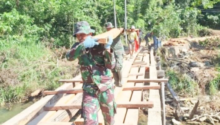 Pembangunan Jembatan Gantung Jadi Prioritas TNI Bantu Siswa Mengakses Sekolah