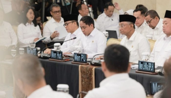 Perintah Prabowo : Jangan Ragu Cabut Izin Kehutanan yang Melanggar Aturan!