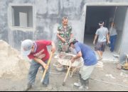 Babinsa Koramil 2307/Ciwandan Turun Langsung Gotong Royong Bangun Rumah Warga
