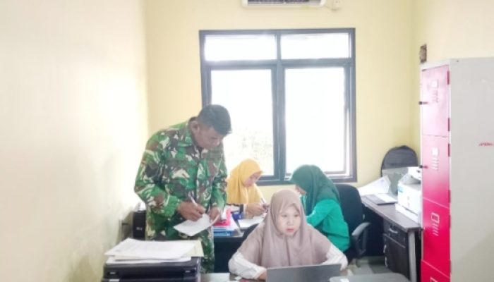 Babinsa Koramil 2302/Bojonegara Aktif Dampingi Pendataan Kependudukan Warga
