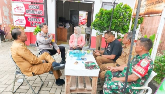 Babinsa Koramil 2301/Cilegon Gencarkan Komsos Bahas Pembangunan Koperasi Merah Putih