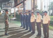 Babinsa Koramil 2303/Pulomerak Tingkatkan Disiplin dan Wawasan Baris-Berbaris di Wilayah Binaan