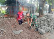 Babinsa Koramil 2303/Pulomerak Kompak Gelar Karbak, Bersihkan Lingkungan hingga Cegah Banjir di Cilegon