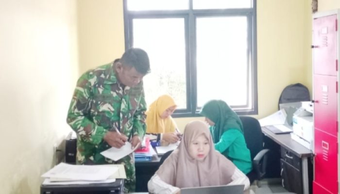 Babinsa Koramil 2302/Bojonegara Aktif Laksanakan Puanter, Dukung Akurasi Data Kependudukan