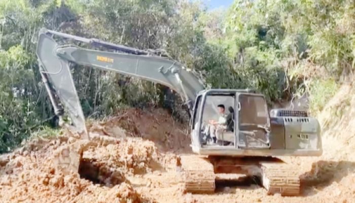 Pemulihan Pascabencana Terus Berjalan, TNI Dikerahkan Buka Akses Jalan di Kabupaten Agam