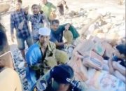 Haru TNI Awak Heli Pengantar Logistik saat Diberi Sepikul Durian dari Warga Terisolasi Gayo Lues