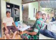 Pererat Kebersamaan, Babinsa Koramil 2306/Mancak Aktif Komsos Bahas Gotong Royong dan Siskamling