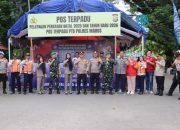 Kapolres Maros Bersama Pejabat Utama Lakukan Peninjauan Ke Posko Pengamanan, Bagikan Bingkisan Untuk Personel