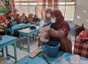 Civitas Akademika UNM Lakukan Sosialisasi Pemberdayaan IRT di SD Inpres Cambaya II