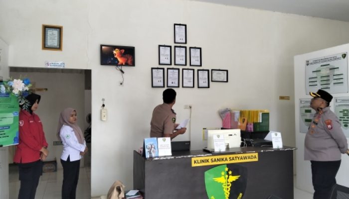Kapolres Jeneponto Tinjau Klinik Kesehatan Sanika Satyawada, Komitmenkan Pelayanan Optimal Bagi Personel dan Masyarakat