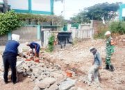 Babinsa Koramil 2301/Cilegon Gelar Karya Bakti Perbaikan Jalan dan Drainase Bersama Warga