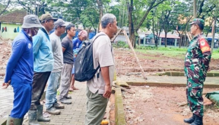 Babinsa Koramil 2303/Pulomerak Tingkatkan Keamanan Wilayah Jelang Pergantian Tahun