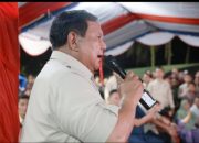 Momen Prabowo Panjatkan Doa Awal Tahun dan Didoakan Balik oleh Warga di Pengungsian Batu Hula