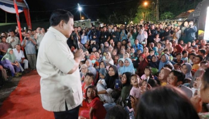 Suasana Malam Tahun Baru Remaja hingga Orang Tua Tapsel di Pengungsian Bareng Prabowo: Senang Sekali!.
