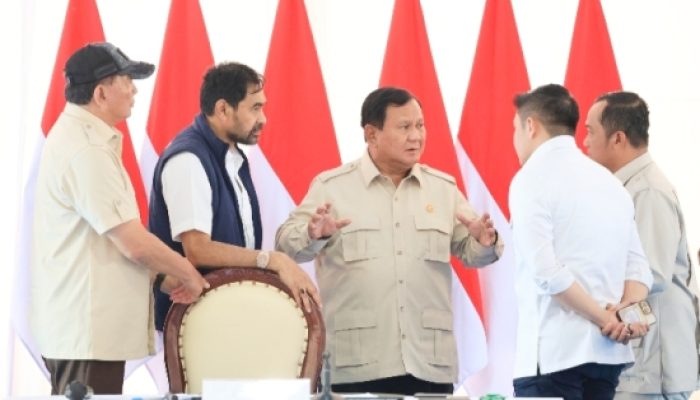 Pemulihan Dipacu, Prabowo Ingatkan Sekolah, Puskesmas, dan Rumah Sakit Segera Difungsikan
