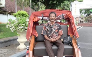 Doa Penarik Becak Lansia Tuban: Semoga Pak Prabowo Selalu Bisa Membuat Rakyatnya Tersenyum