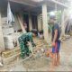 Babinsa Koramil 2305/Cinangka Tunjukkan Kepedulian Sosial Lewat Karya Bakti Renovasi Rumah Warga