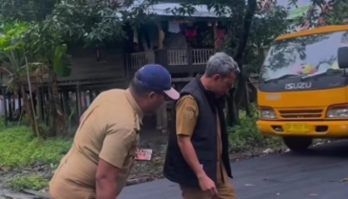 Bupati Jeneponto Tinjau Langsung Proses Pengaspalan Jalan di Boronguntia, Pastikan Pekerjaan Sesuai Standar Untuk Kesejahteraan Masyarakat