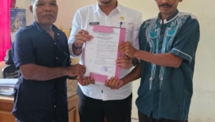 Camat Tamalatea Serahkan SK Lingkungan Secara Simbolis, Perkuat Pengelolaan Wilayah di Kelurahan Manjangloe