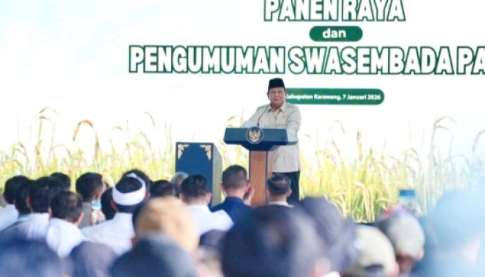 Bareng Petani di Karawang, Prabowo Umumkan Keberhasilan Indonesia Swasembada Pangan 2025