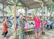 Babinsa Koramil 2304/Anyar Perkuat Komsos Demi Kamtibmas dan Kebersihan Lingkungan Wisata