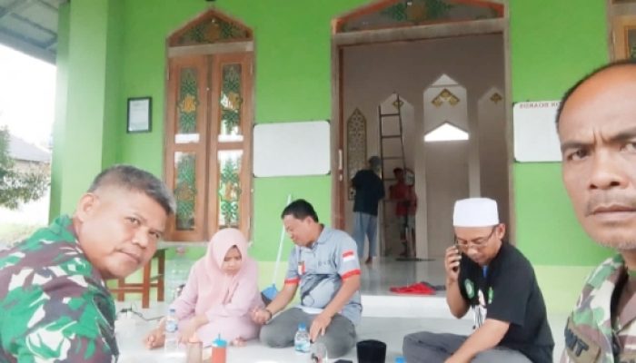 Babinsa Koramil 2301/Cilegon Gencarkan Komsos Bahas Pos Ronda Keliling Pasca Banjir