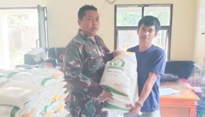 Babinsa Koramil 2302/Bojonegara Aktif Puanter, Data Warga Kontrakan dan Salurkan Beras Bulog