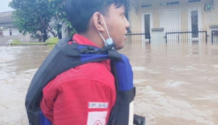 Hujan Deras Picu Banjir di Sambirata Cilegon, PMI Terjunkan Tim Asesmen dan Ambulans