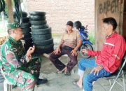 Babinsa Koramil 2306/Mancak Aktif Komsos, Wujudkan Gotong Royong Perbaikan Jalan Desa