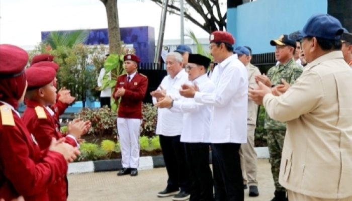 Momen Siswi Sekolah Rakyat Banjarbaru Dinyanyikan Ulang Tahun oleh Prabowo dan Teman-teman Sekolahnya
